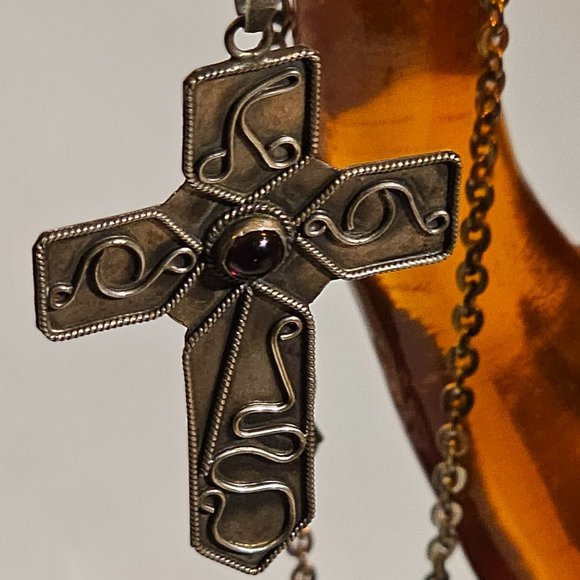 Garnet & Silver Cross - Picture 6 of 8